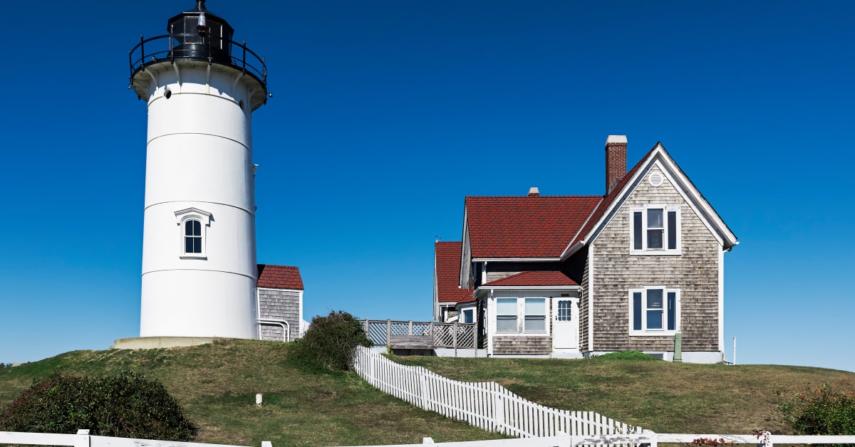 U.S. Government Giving Away, Auctioning Off Old Lighthouses - Men's Journal