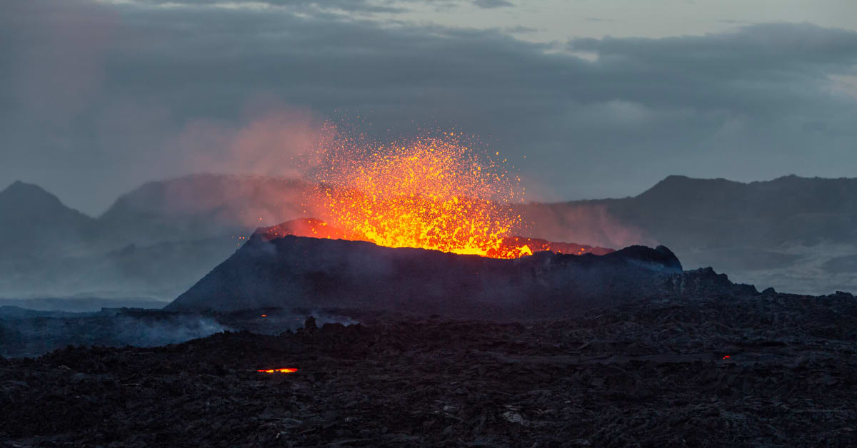 Iceland's Litli-Hrútur Volcano Causes Tornado to Form Above Eruption ...