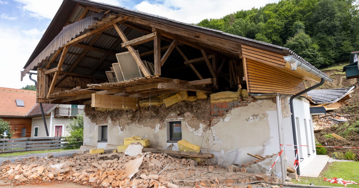 House Collapses Into Alaska's Suicide Basin During Intense Flooding ...