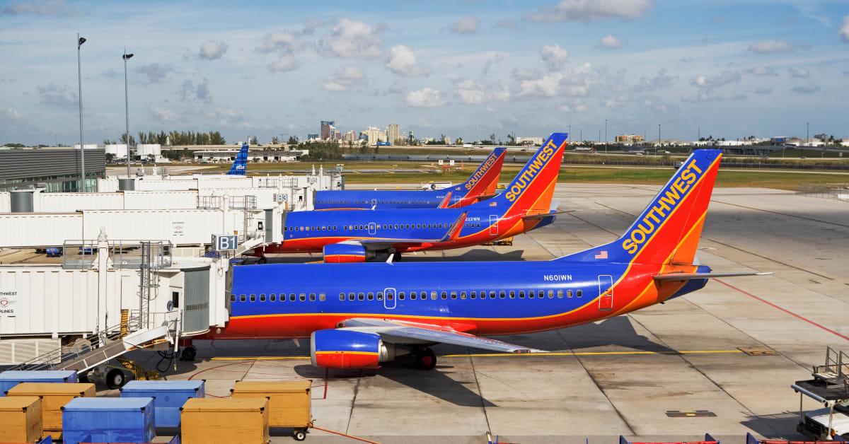 Southwest Airlines Finally Introduces a Way to Avoid Lost Luggage - Men ...