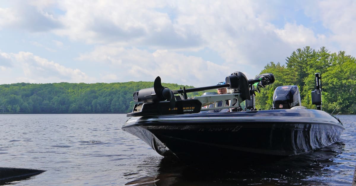 How To Launch a Bass Boat By Yourself - Men's Journal | Bass Fishing