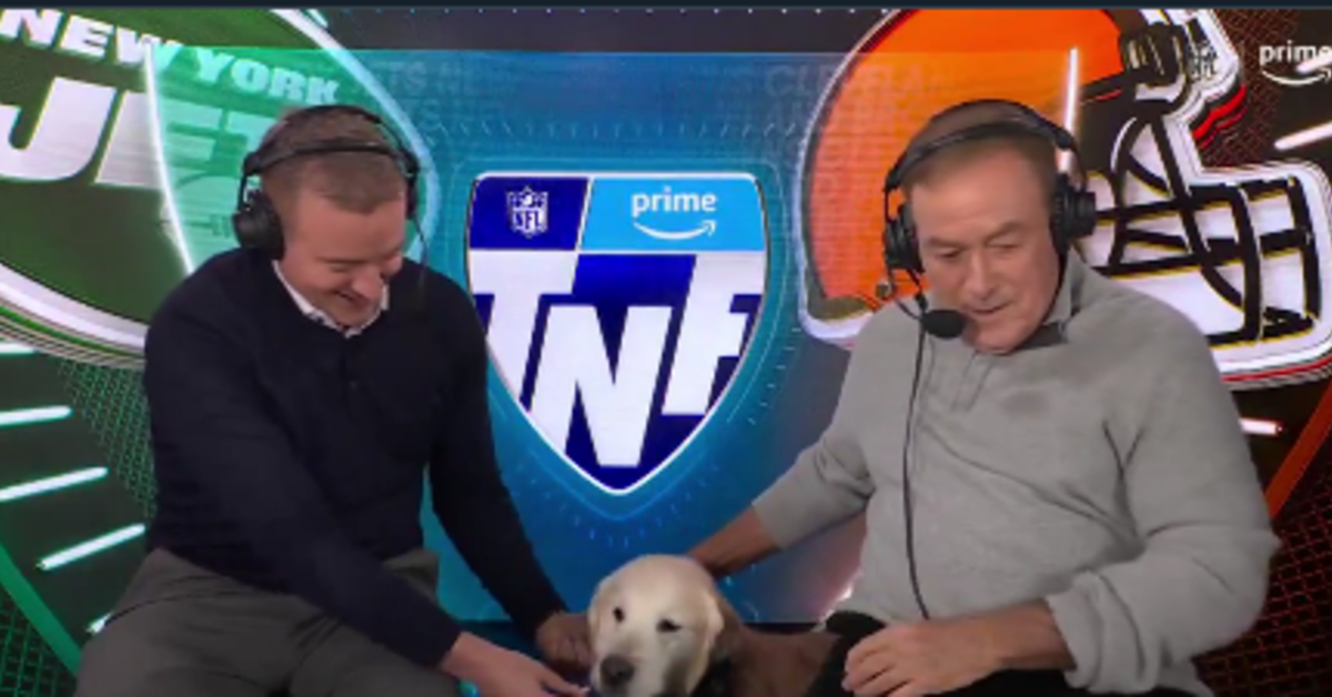 WATCH: Kirk Herbstreit's Dog Visit Booth During Thursday Night Football ...