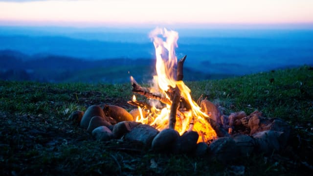 Best Campfire Porn - Campfire Cooking 101: How to Make Amazing Meals Over an Open Fire - Men's  Journal