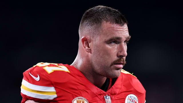 What Travis Kelce said to Aaron Rodgers on field before 'Mr. Pfizer' dig