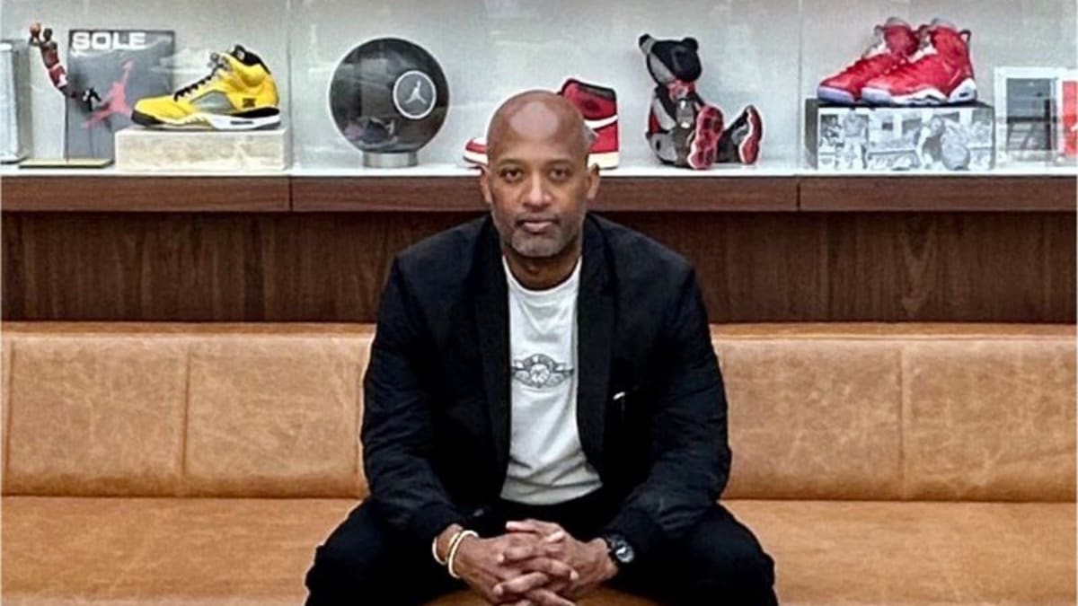 Fanatics-Owned Mitchell & Ness Hires Nike Executive Eli Kumekpor as CEO -  Bloomberg