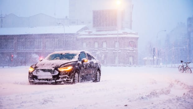 How to Make a Winter Emergency Kit for Your Car - Men's Journal