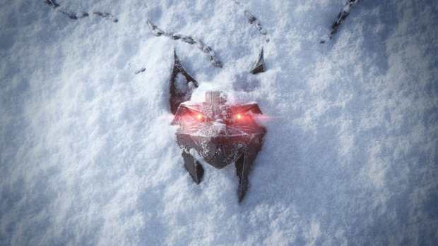 A lynx medallion lying in the snow.