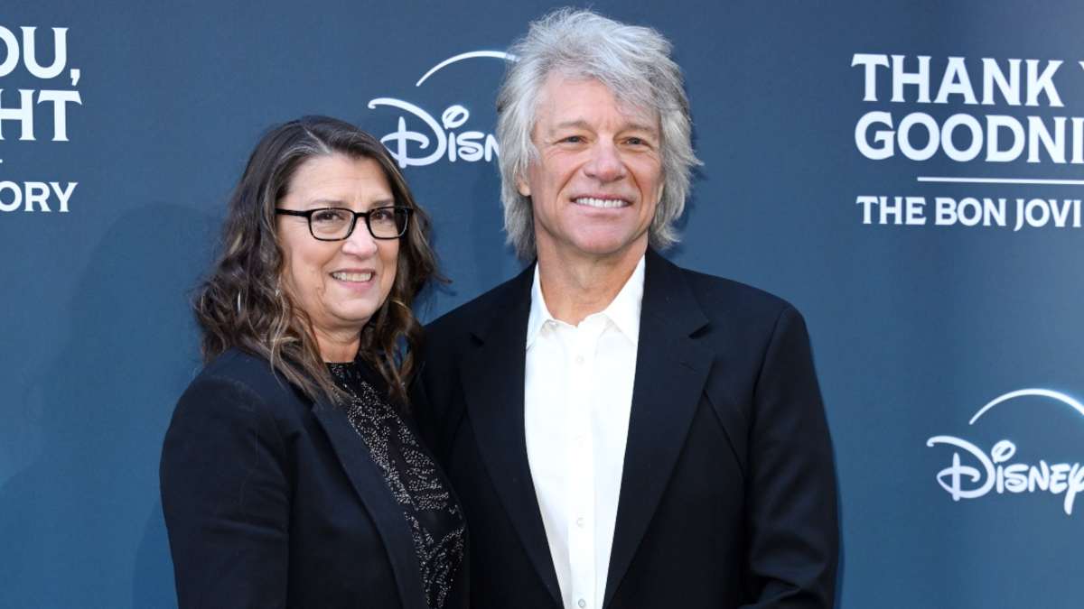 Jon Bon Jovi Admits He Wasn't a 'Saint' During 35-Year Marriage - Men's  Journal