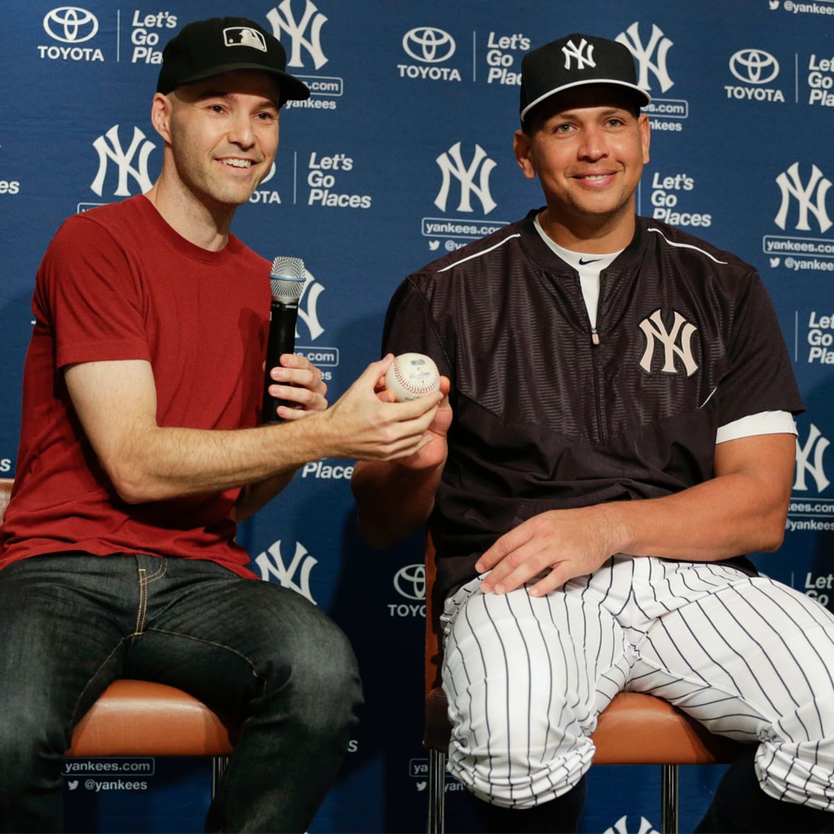 Young fan gives decoy ball to pretty lady 