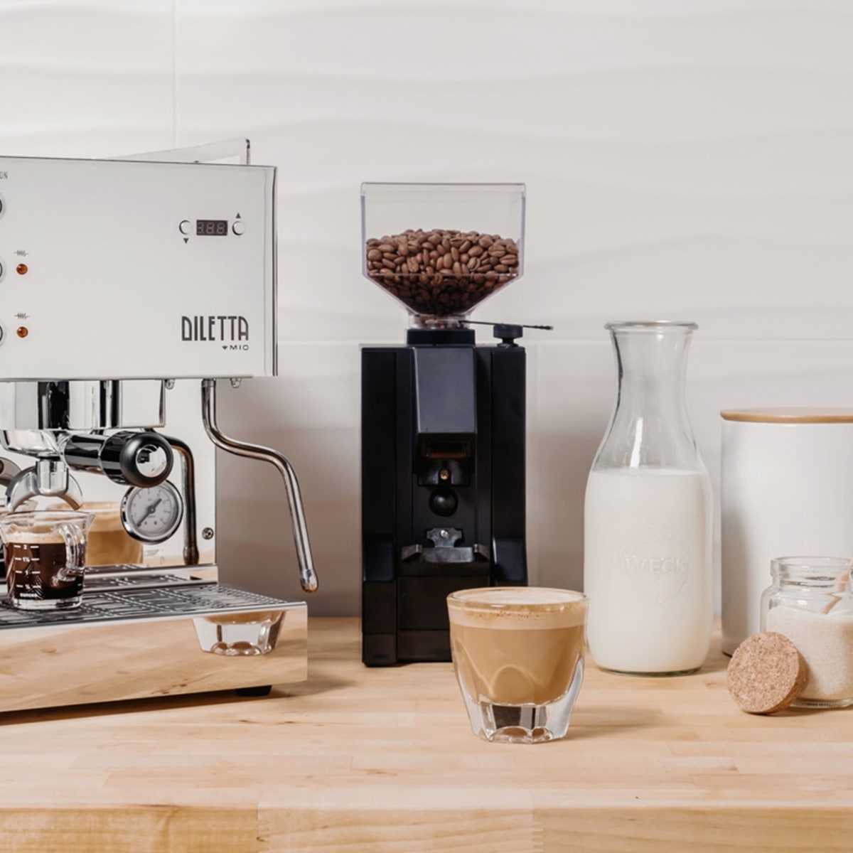 8 Best Espresso Machines 2023: Breville, Diletta, and De'Longhi