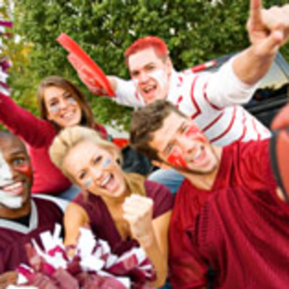 Game Day 101: Get Inspired with These 5 College Tailgate Outfits