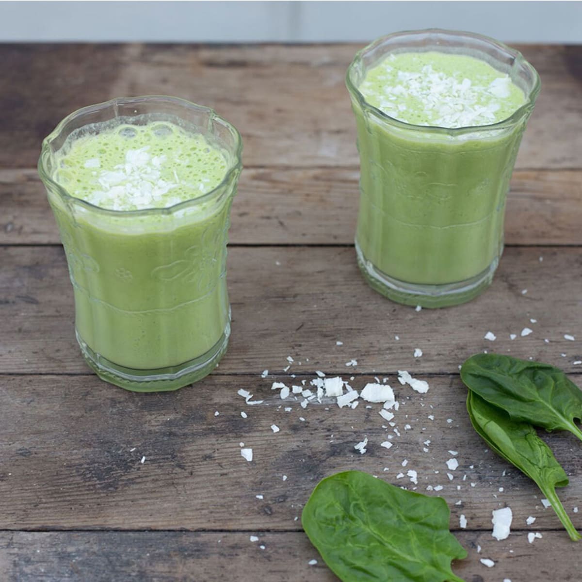 Recipe: How to Make a Pineapple Spinach Smoothie - Men's Journal