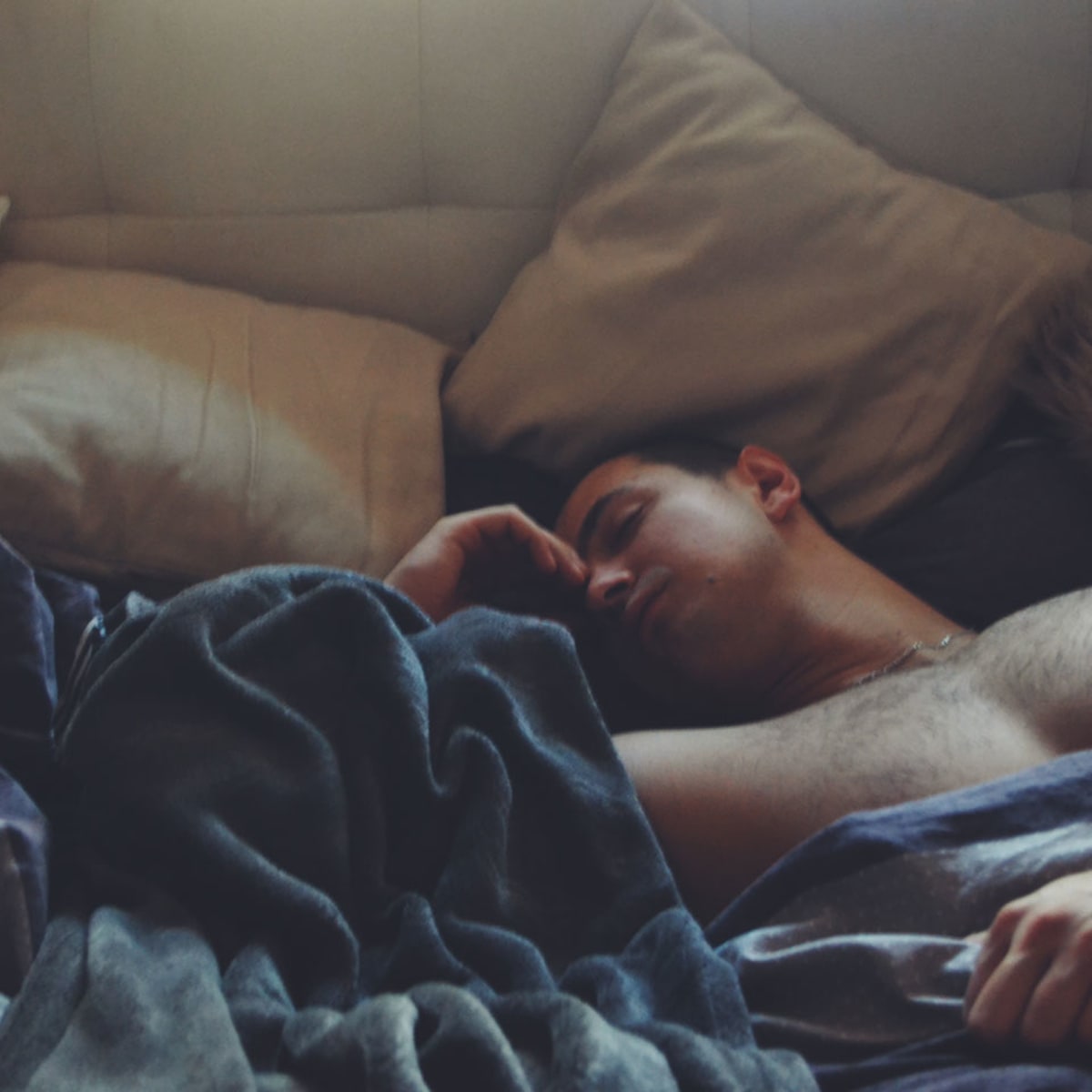 Benefits of Sleeping Naked - good & bed
