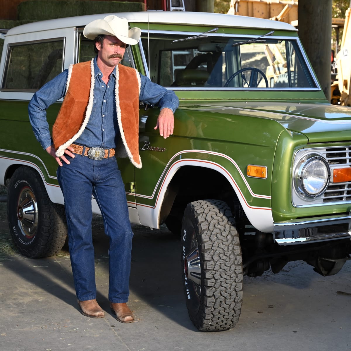 Ford Bronco Men's Off-Road Silho T-Shirt