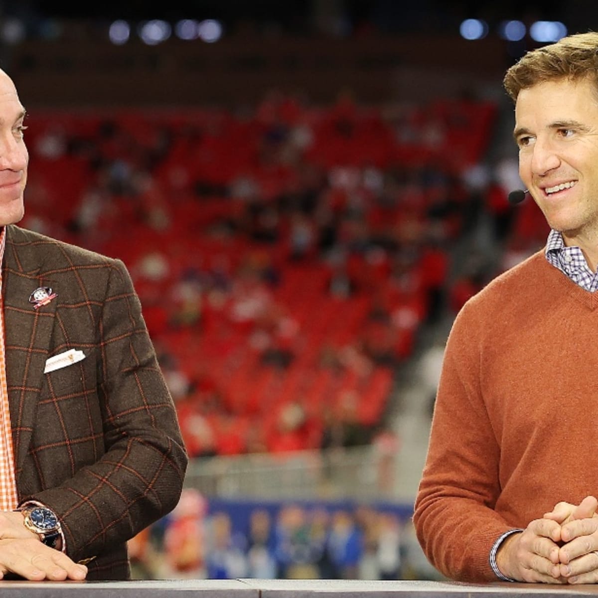 Celebs Roast Peyton & Eli Manning in 'ManningCast' Audition Clip