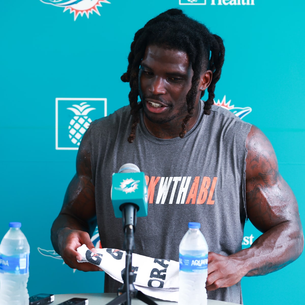 Mini-Cheetah' catches Tyreek Hill's eye and gets surprise visit from  Dolphins superstar