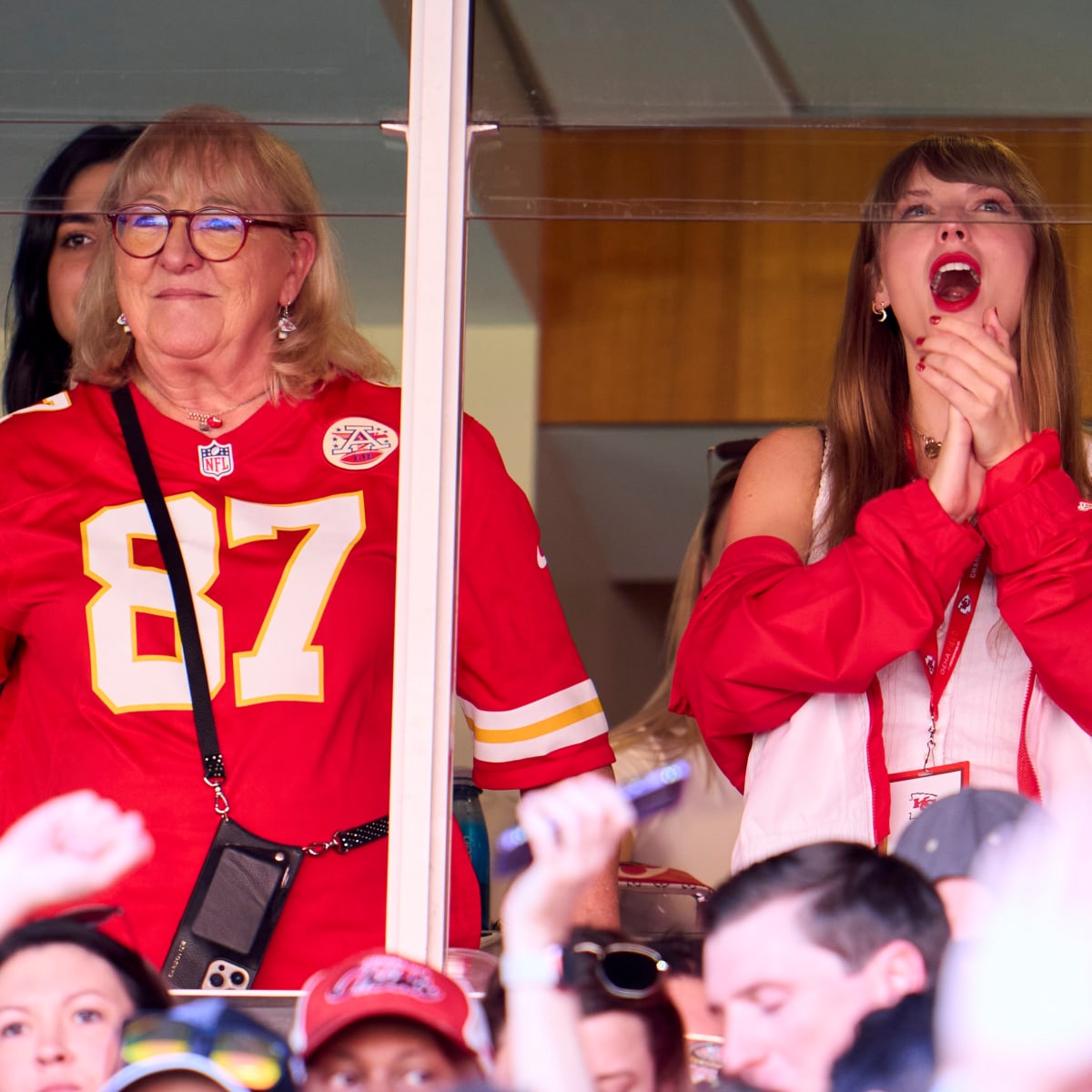 2023 Travis Kelce jersey: Taylor Swift rumors heat up demand for home and  away Chiefs gear 