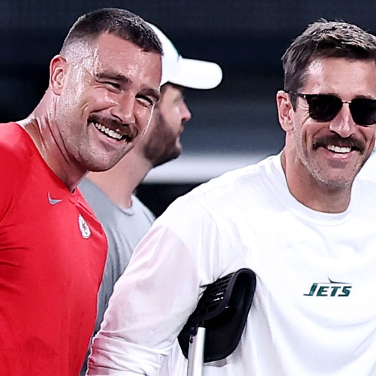 Aaron Rodgers Reappears At MetLife Stadium For Jets-Chiefs Game