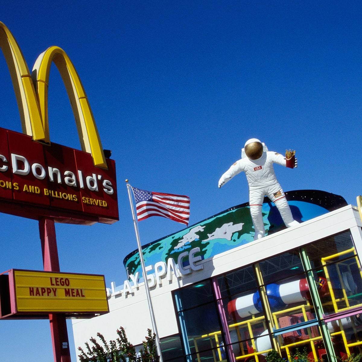 McDonald's Opens New Apple Store Restaurant