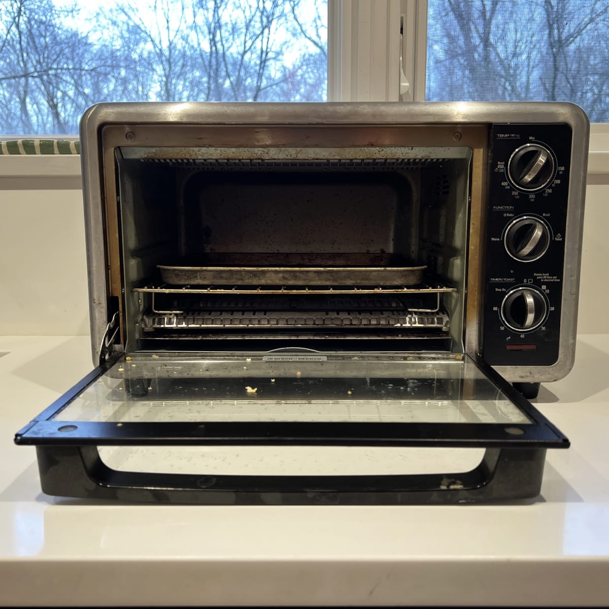 How to Clean Your Toaster Oven - Men's Journal