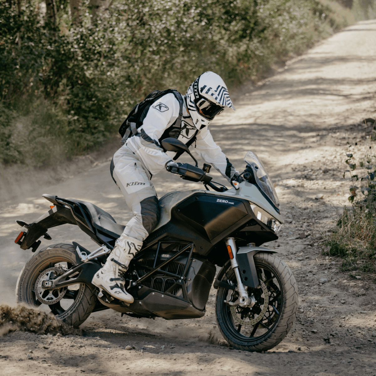Udfør Diskret konkurrerende Zero Motorcycles DSR/X Might Convince Adventure Riders to Go All-Electric -  Men's Journal