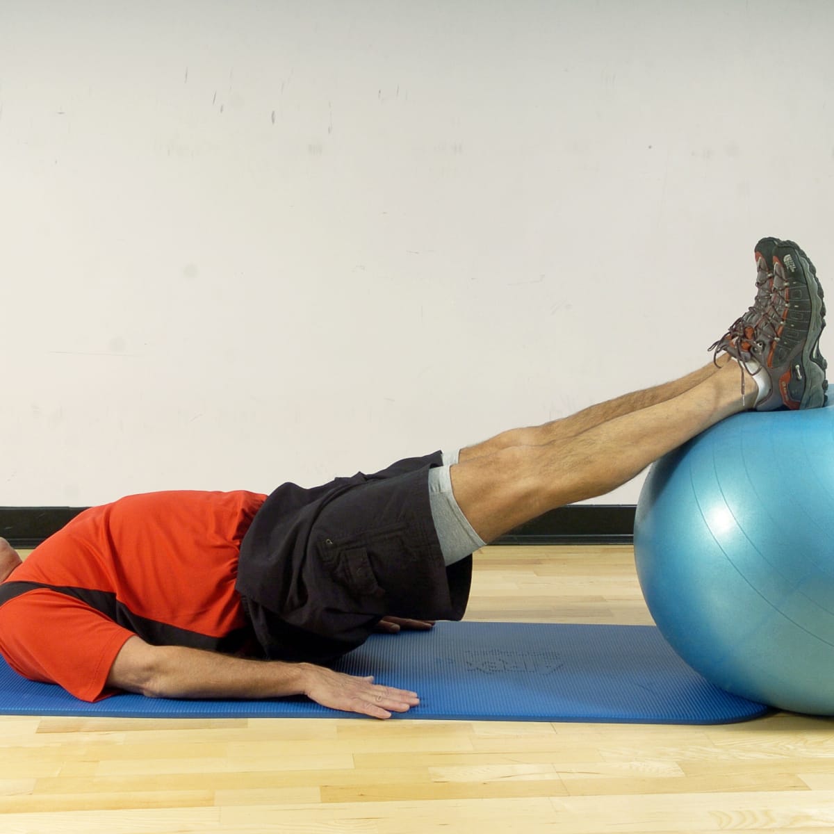 No equipment hamstring outlet curl