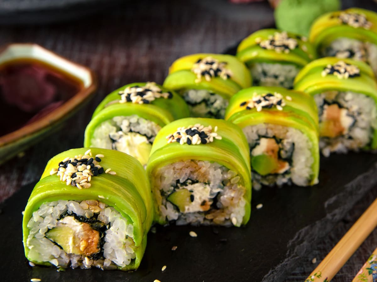 stuiten op Regelmatig koud 9 Most Healthy Sushi Rolls to Order at a Restaurant - Men's Journal