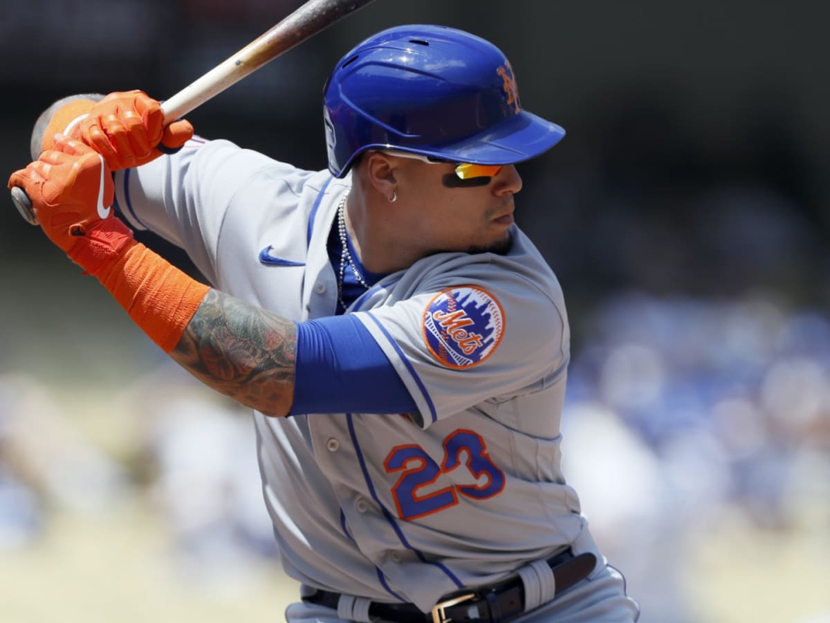 New York Mets' Dave Kingman takes a big swing at the ball during a