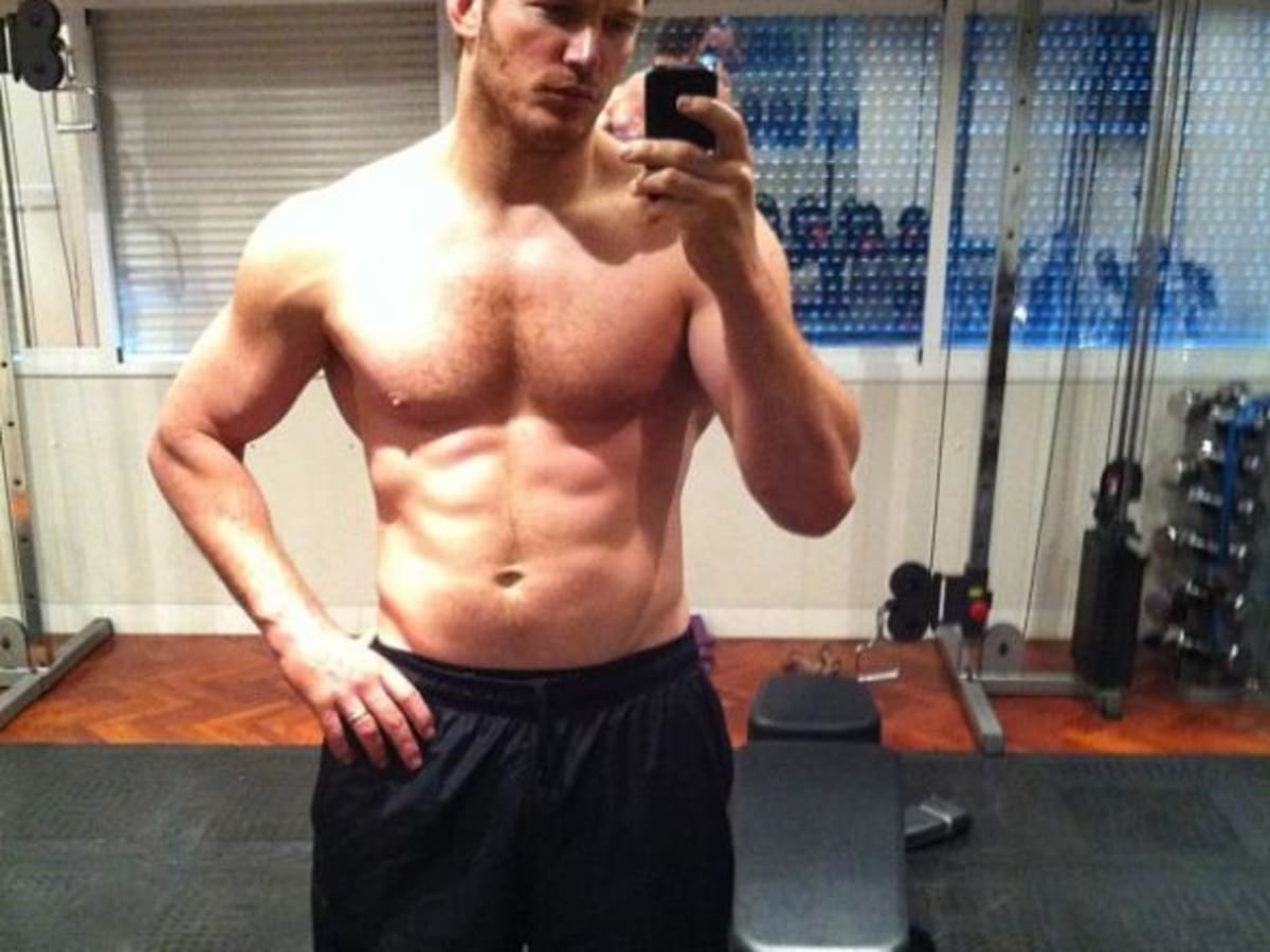 How to Make a Shirtless Selfie for Any Gay or Straight Man (With Examples)  - PairedLife