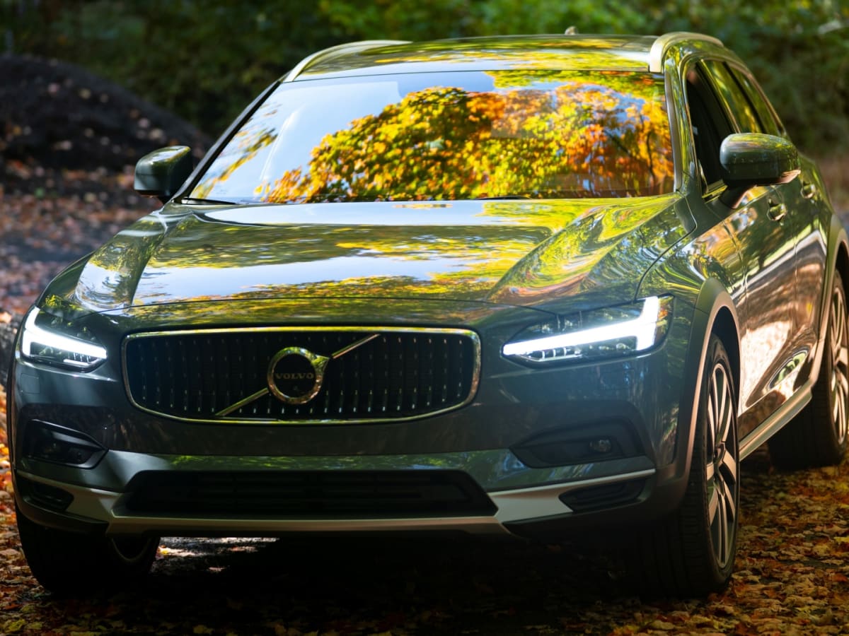 Review: Test Driving the 2021 Volvo V90 Cross Country