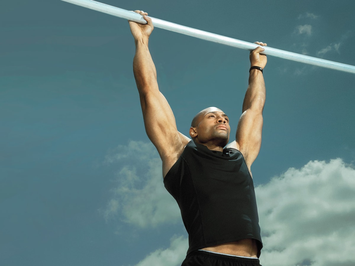 Today's Workout: The bodyweight workout you can do with just a pullup bar -  Muscle & Fitness
