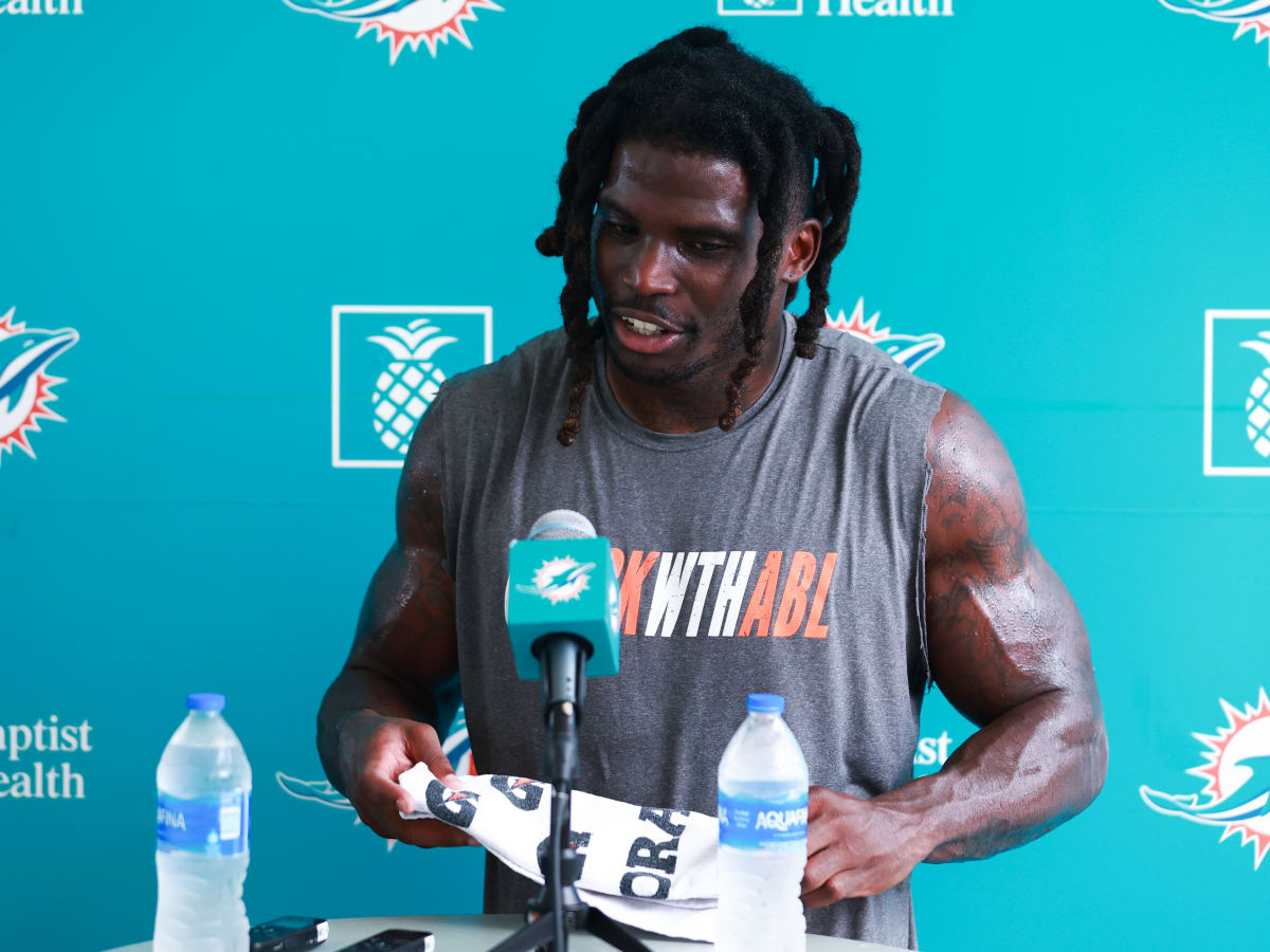 Dolphins: Tyreek Hill gifts 'Mini Cheetah' jersey in heartwarming