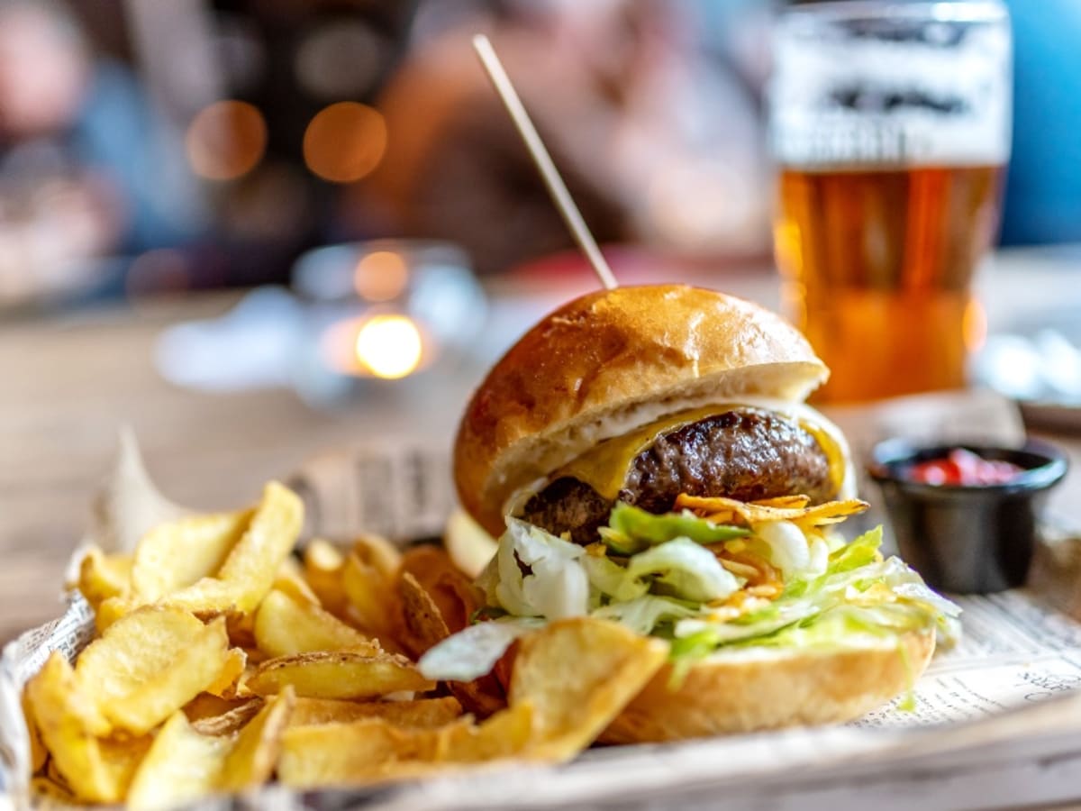 Why One Mans Meal at Newark Airport Is Going Viral