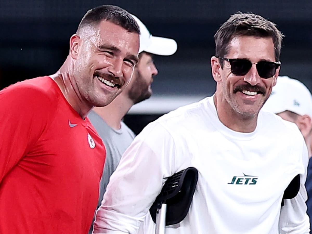 Aaron Rodgers Reappears At MetLife Stadium For Jets-Chiefs Game