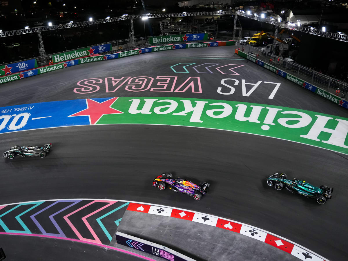 How Well Did Vegas Pull Off Its First F1 Race? Depends Who You Ask - Men's  Journal