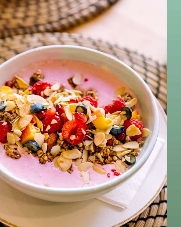 Best Yogurt for Weight Loss: Healthy breakfast with yogurt, fresh fruits and berries next to Silk, Yoplait, and So Delicious yogurts on green/blue gradient background.