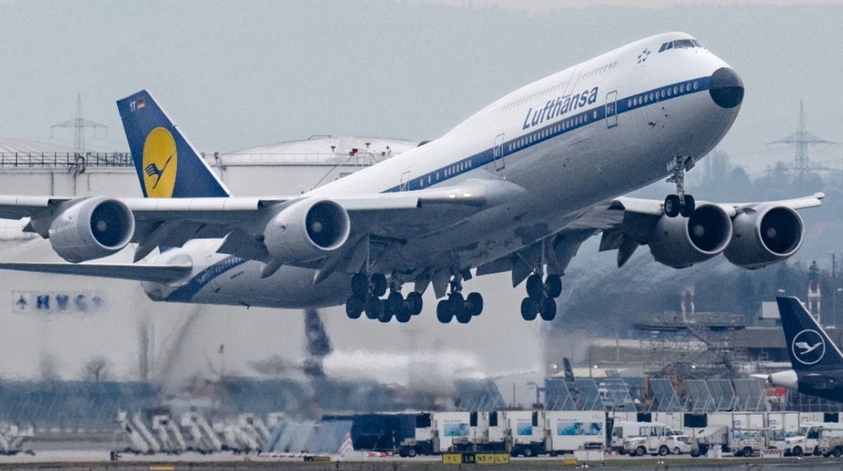 Wild Video Shows Boeing 747 Bouncing Off Runway in Failed Landing
