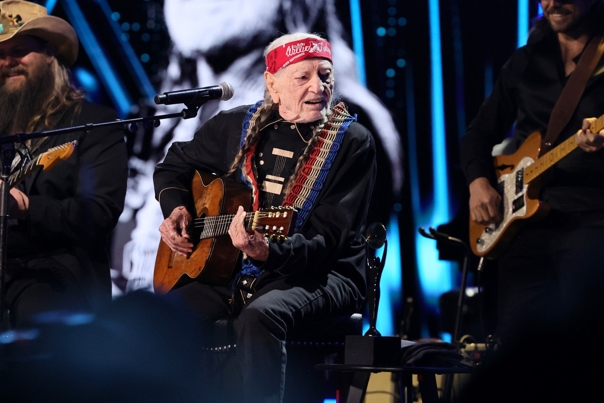 Willie Nelson’s Reps Speak Out Amid Health Concerns From Fans