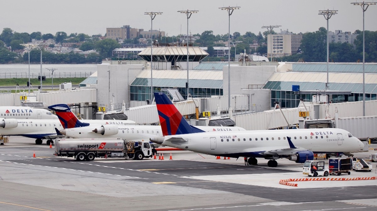 As Travel Chaos Continues, Government Opens Delta Investigation
