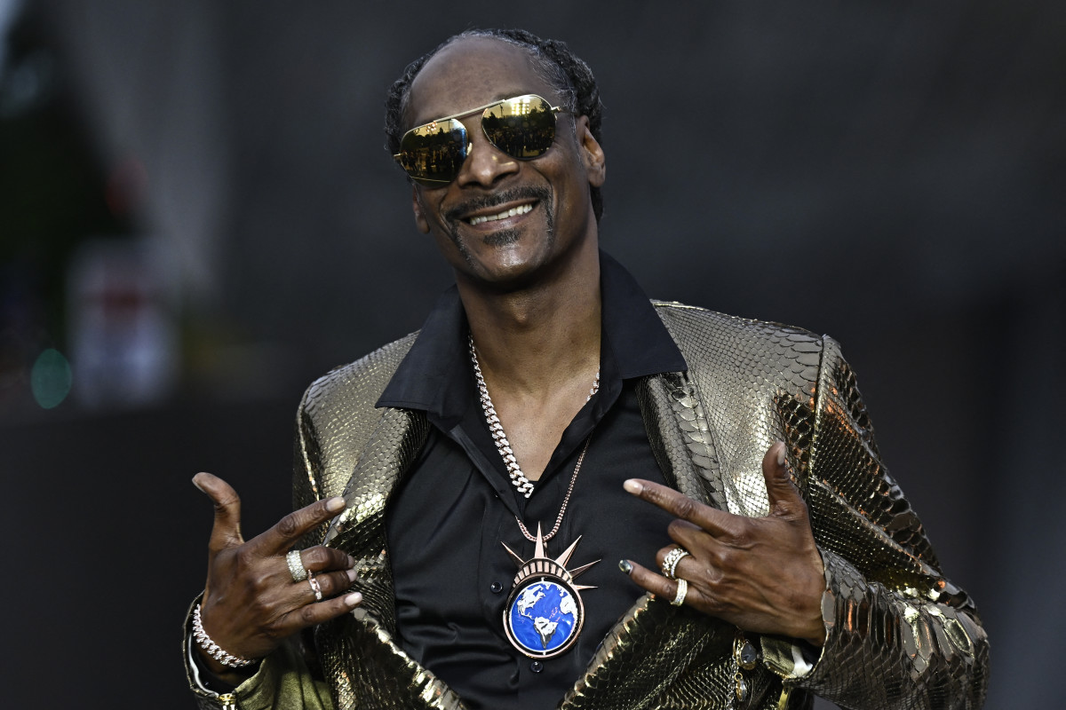 Why Snoop Dogg Owns More Than 500 Handbags