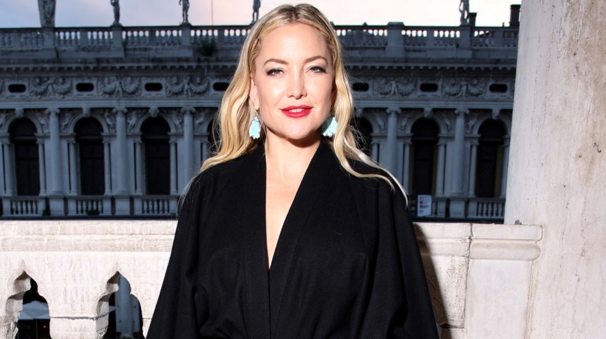 Kate Hudson Poses in Tiny Bikini While Vacationing in Greece
