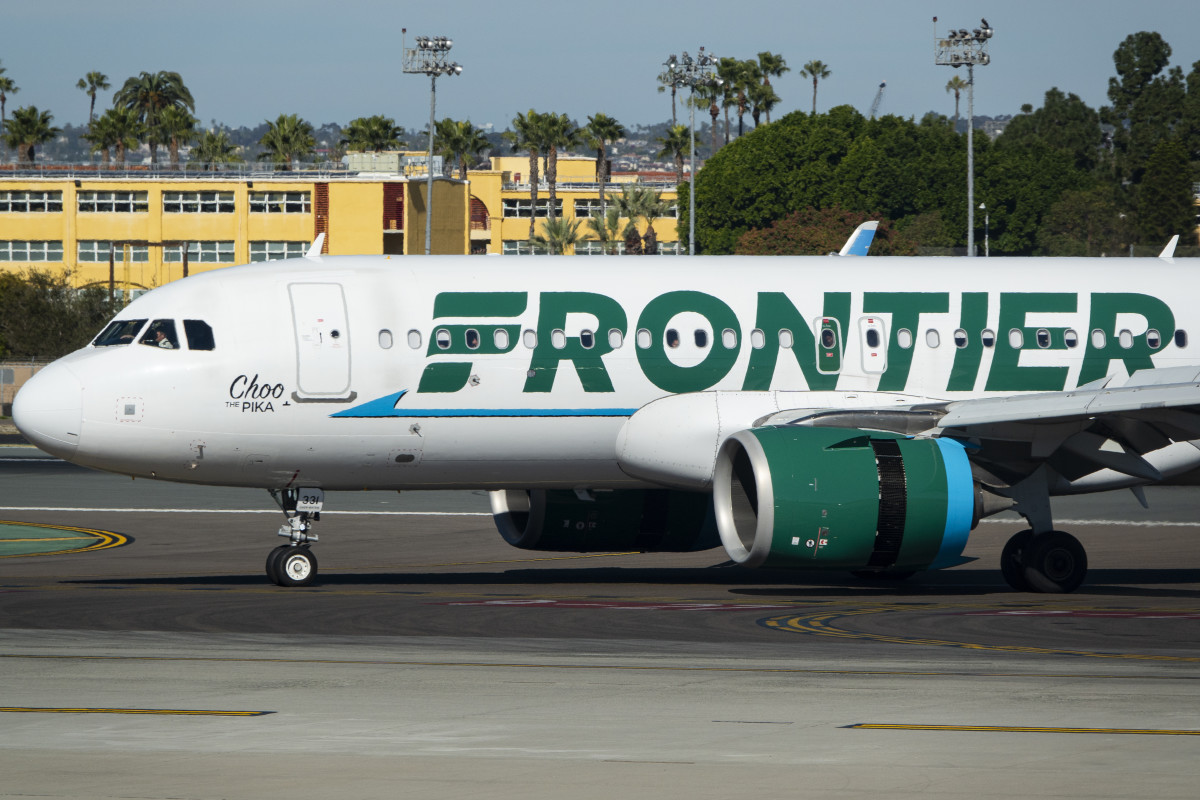 Wild Video Shows Frontier Pilot Arrested, Taken Off Plane in Handcuffs