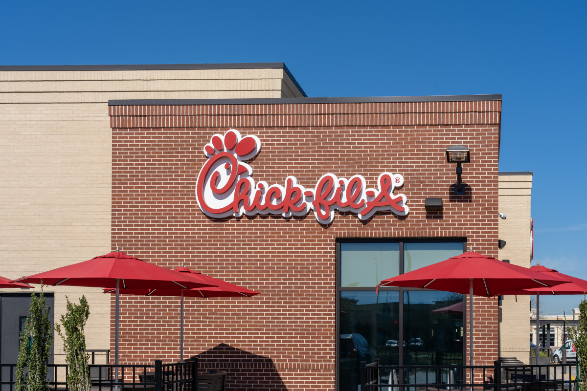 Chick-fil-A opens bizarre-looking elevated drive-in restaurant