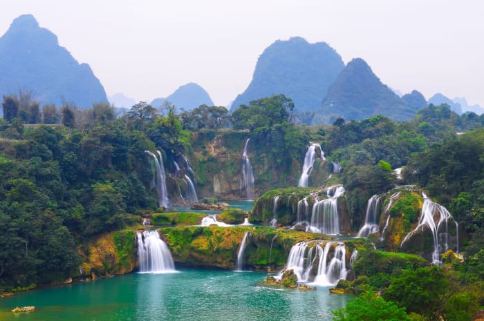 6 of the Biggest and Most Powerful Waterfalls in the World - Men's Journal