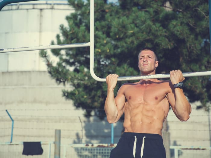 The Proper Pull Up: 4 Common Mistakes You Need to Avoid - Men's Journal