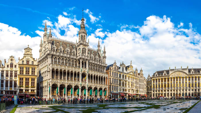 Brussels: Gilded Palaces, Belgian Waffles, and Crude Statues - Men's ...