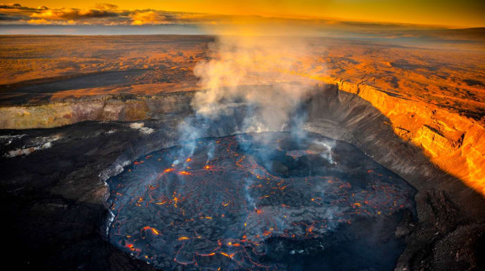 Kīlauea Volcano In Hawaii Erupts In Real Time On Webcam - Men's Journal