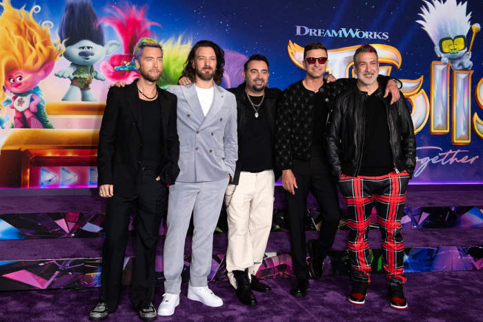 Justin Timberlake Reunites With NSYNC for First Time in 11 Years With ...