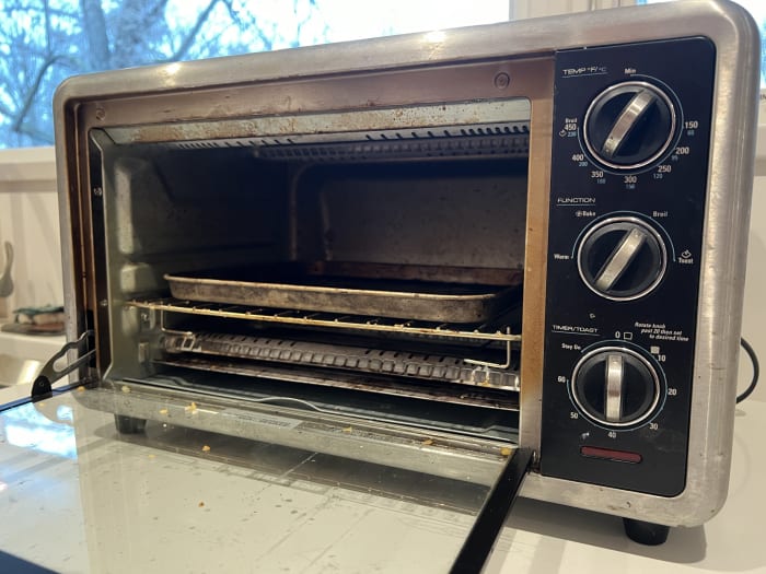 How to Clean Your Toaster Oven Men's Journal Home Living Handbook