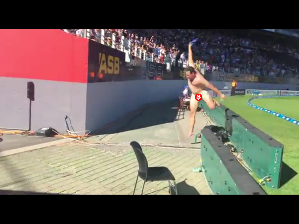 Ouch Naked Fan Storms The Field Then Loses To A Wall Nsfw Men S